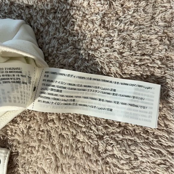 Abercrombie White Seamless V-Neck Tank Bodysuit size Medium - Picture 7 of 7